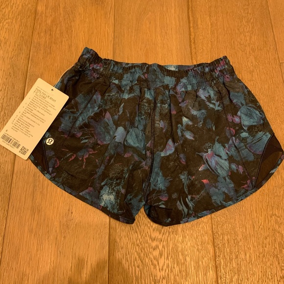Lululemon polar shift Hotty hot short size 6 - Picture 5 of 5